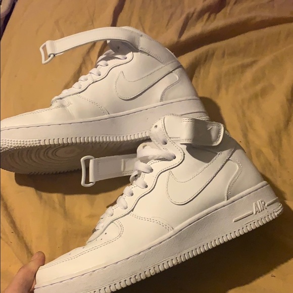 All white Nike Airforce 1 mids - Picture 2 of 5